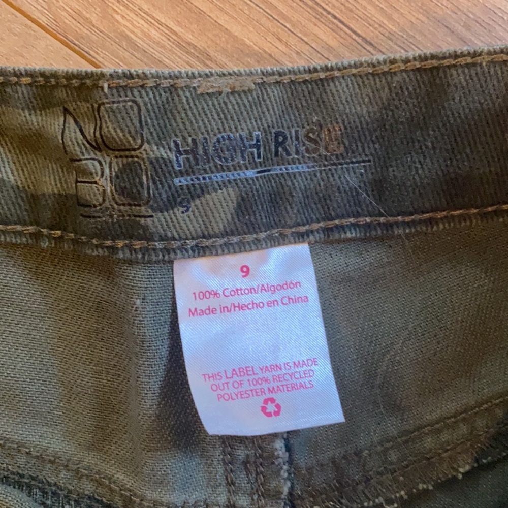 Shorts. - Picture 3 of 3
